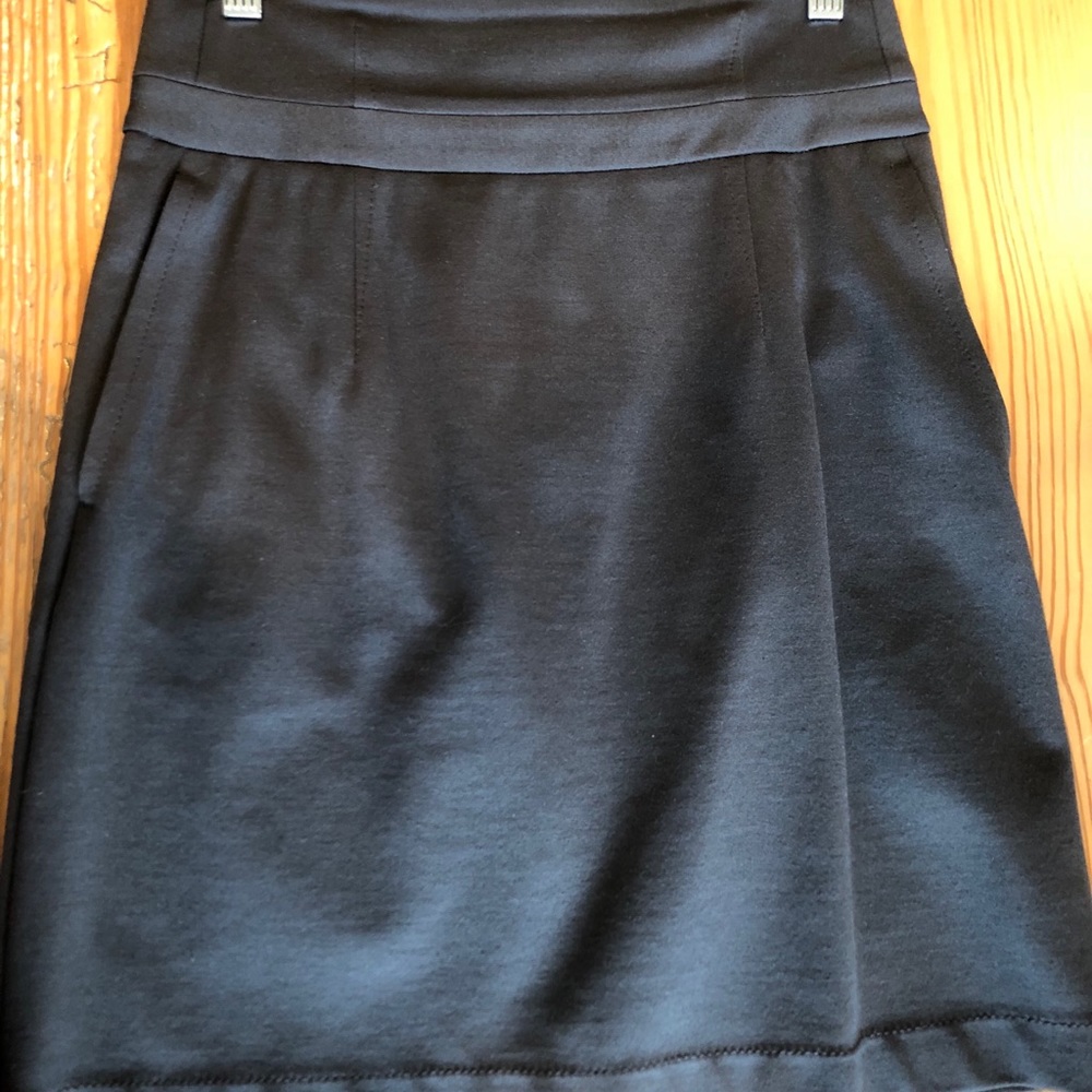 Theory knee length skirt black with pockets